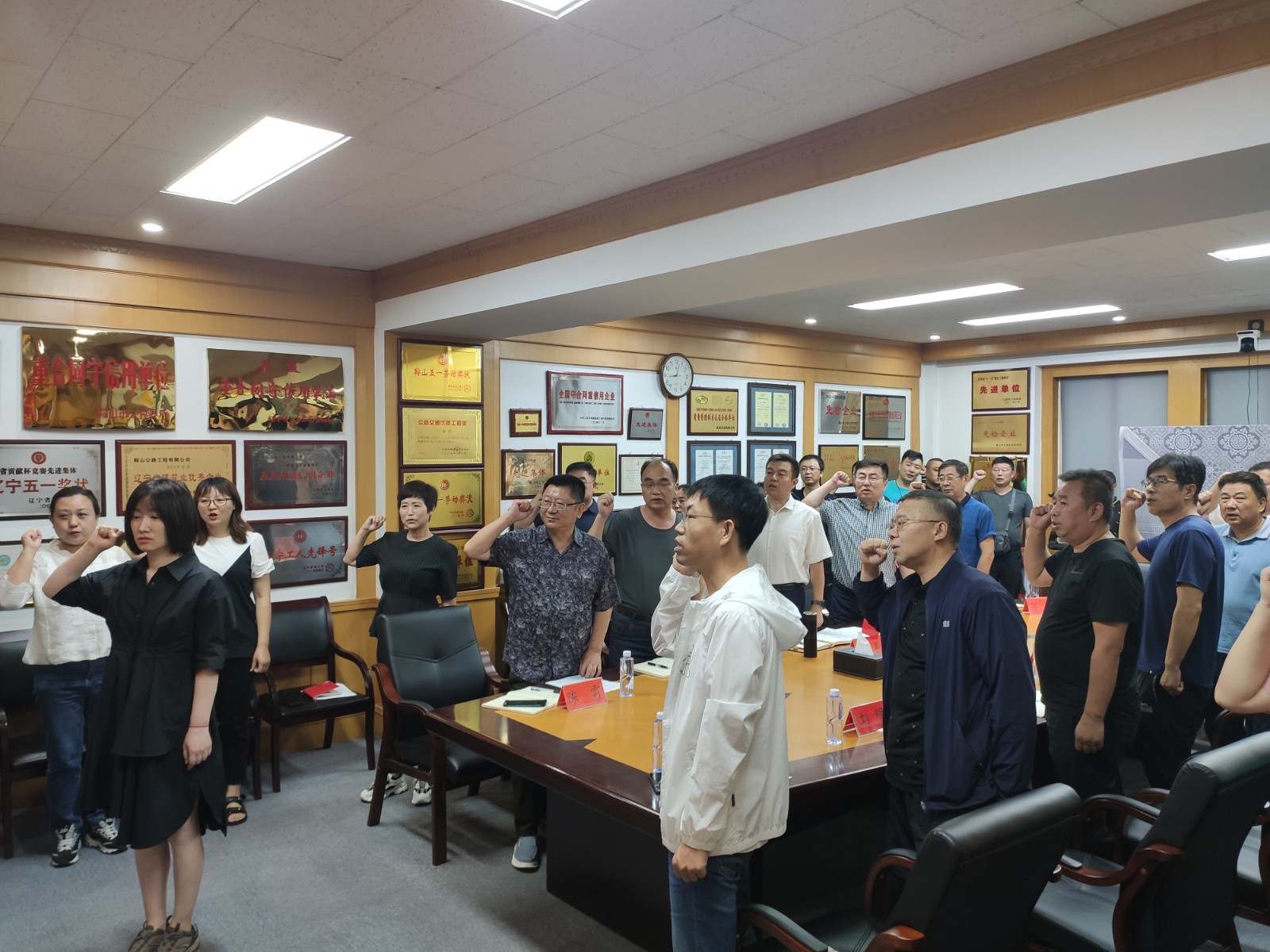 鞍山公路召开“庆七一，促发展， 共创企业新辉煌”党建工作座谈会